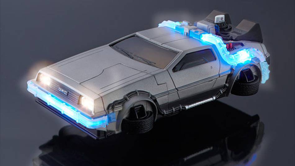 Photo of Flying DeLorean iPhone case would make Marty McFly jealous