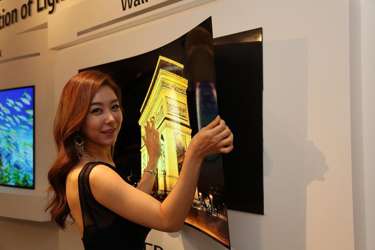 Photo of LG launches TV which is as thin as wallpaper, Its under 1mm!