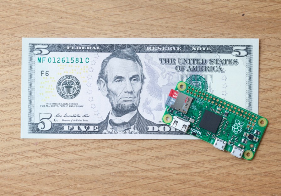 The Rasperry Pi Zero available for only $5 is indeed one of the best products of the year.