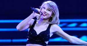 Apple Inc won a deal with pop star Taylor Swift to exclusively release a concert video of her recent world tour through its music streaming service. Image Credit: Daily Read List