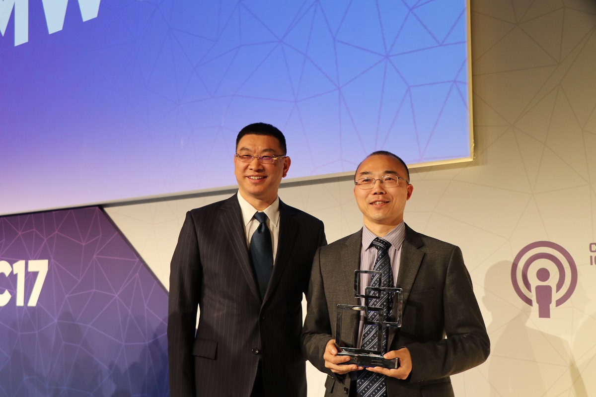 Mr. William Xu, Executive Director of the Board and Chief Strategy Marketing Officer of Huawei (Left) and Mr. Edwin Zhang, Director of Cloud Core Network Marketing Department of Huawei (Right).