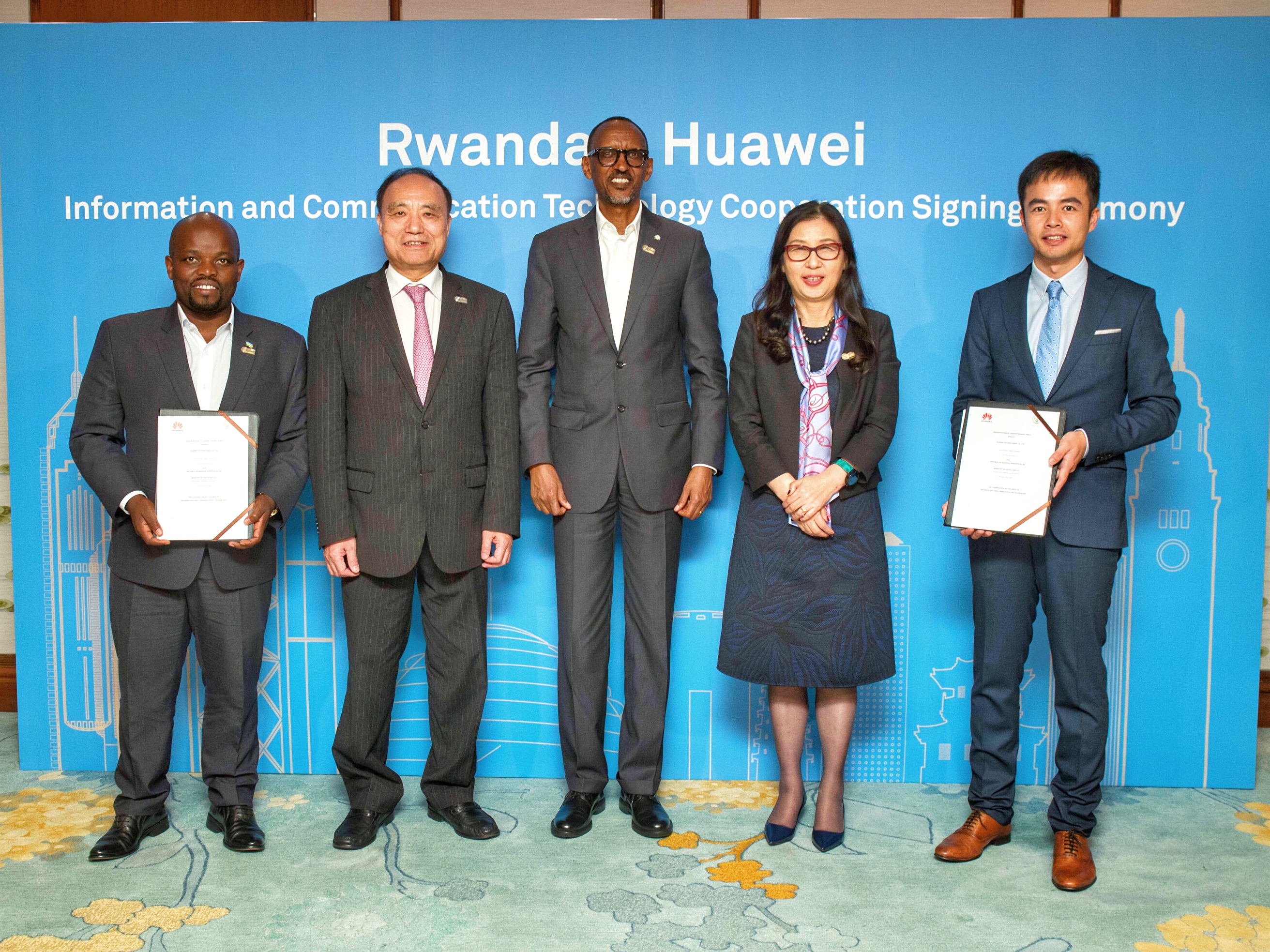 Rwanda President H.E. Paul Kagame (Center) and Huawei Chairwoman Ms. Sun Yafang Witnessed the Signing of MOU between Rwanda Government and Huawei with the Rwanda Minister of Youth and ICT Hon. Jean Philbert Nsengimana (Far Left), ITU Secretary General Mr. Zhao Houlin (2nd Left), and Huawei Rwanda Managing Director Mr. Stanley Chyn (Extreme Right). Photo Courtesy: Huawei