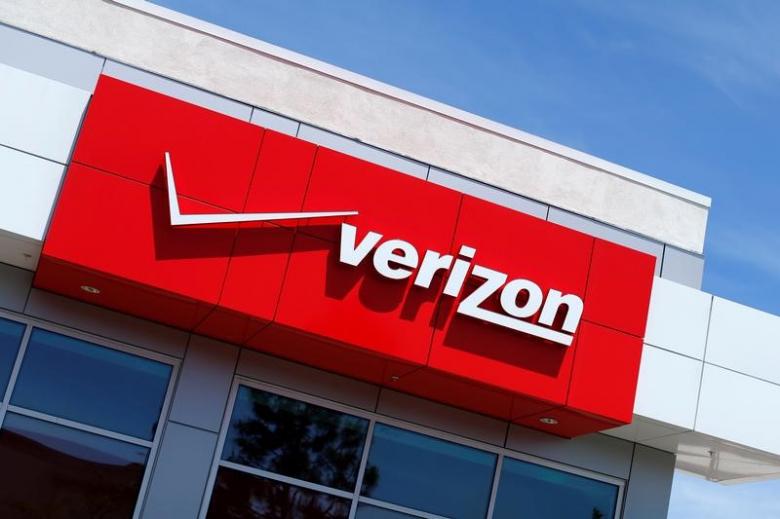 FILE PHOTO: The Verizon logo is seen on one of their retail stores in San Diego, California, U.S. April 21, 2016. REUTERS/Mike Blake/File Photo
