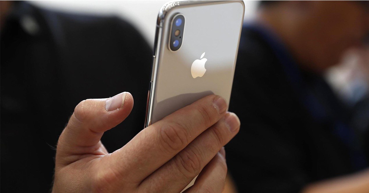Photo of iPhone X Was Originally Planned For The 2018 Launch – Dan Riccio