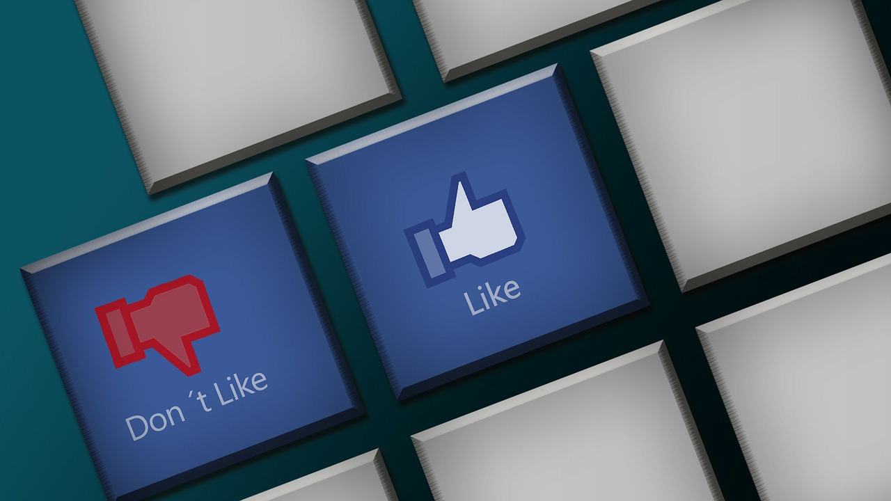 Facebook rumored dislike button might turn out to be the 'downvote' button. (Photo Courtesy: Amastra - Digital Marketing)