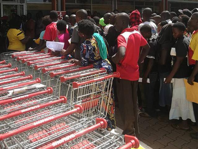 Photo of Telcos See Over Thousand of Their Customers Replace Their SIM cards