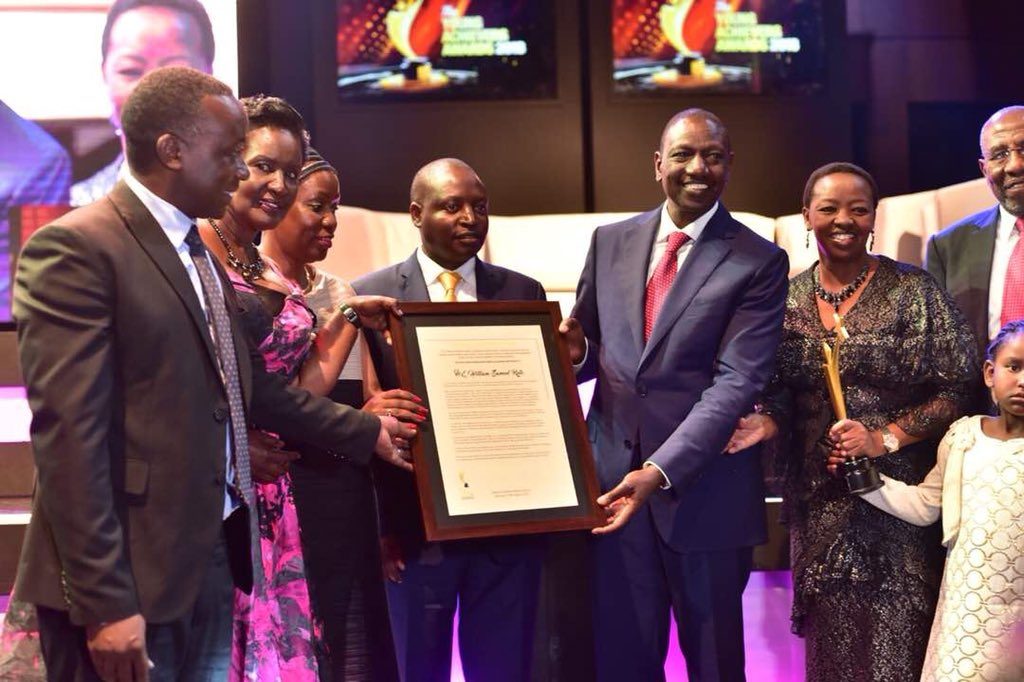 H.E Deputy President to Kenya, William Ruto pictured accepting his Life Time Achievement Award at the 2018 Young Achievers Award held at the Kampala Serena Hotel on Saturday 18th, August 2018. (Photo Courtesy)