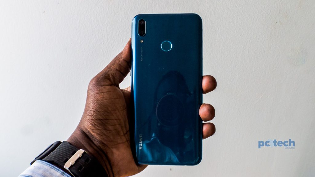 The Huawei Y9 (2019) Sapphire Blue color variant.