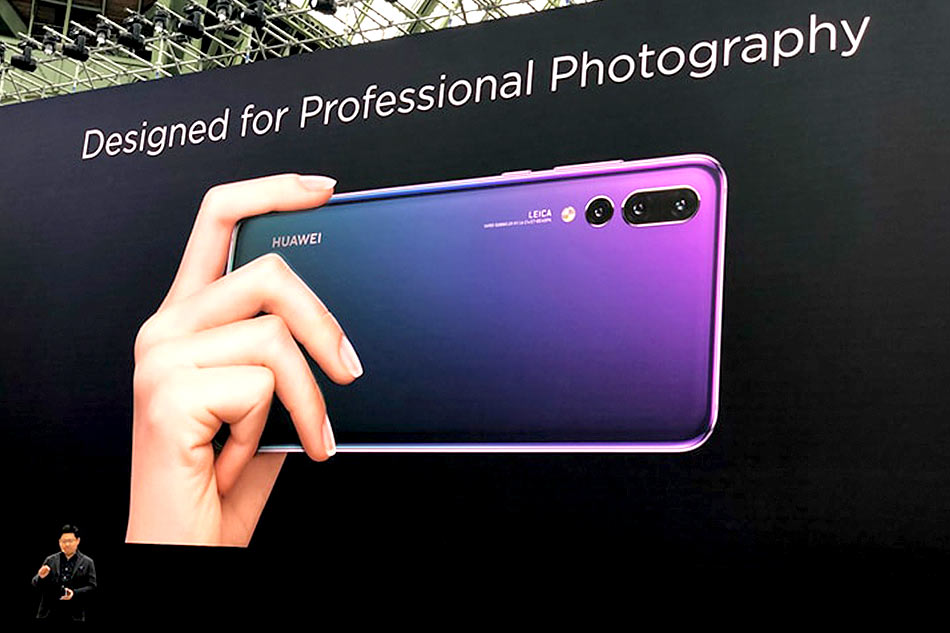 Photo of Richard Yu Unintentionally Confirms ‘Quad’ Rear Camera Setup on the Huawei P30 Pro