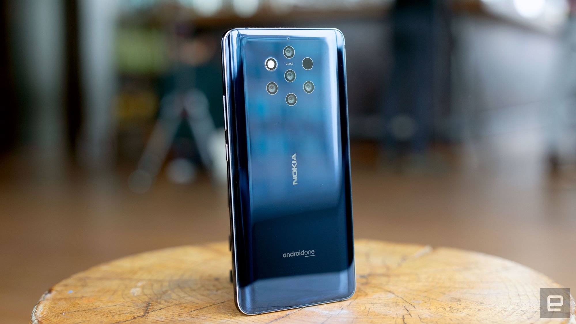 The Nokia 9 PureView launched a the MWC in Barcelona comes with 5 rear camera setup | Photo by : Engadget.