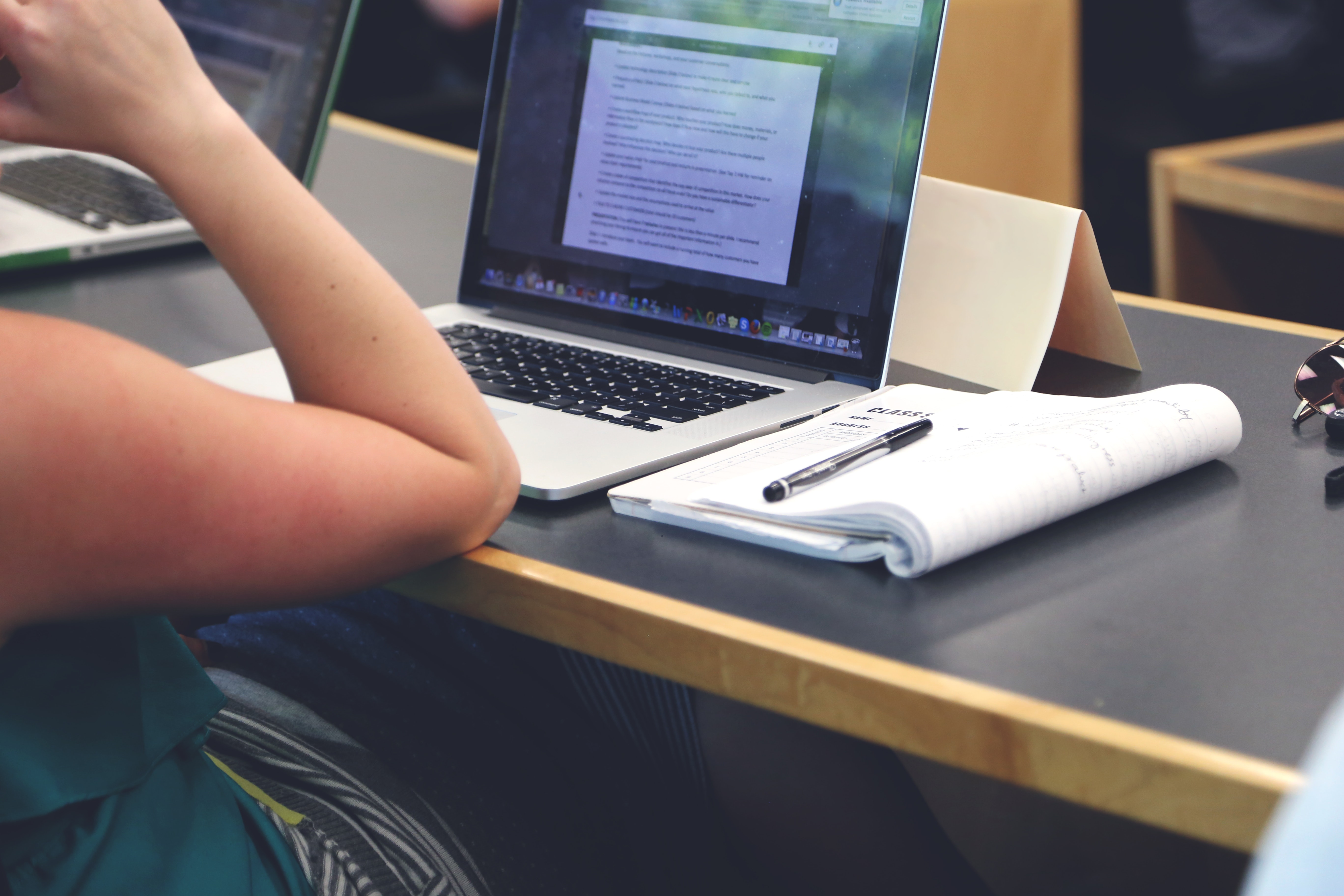 The mechanics of writing essays can be frustrating, but there are tools that can help students to write fast | Photo by Startup Stock Photos from Pexels.