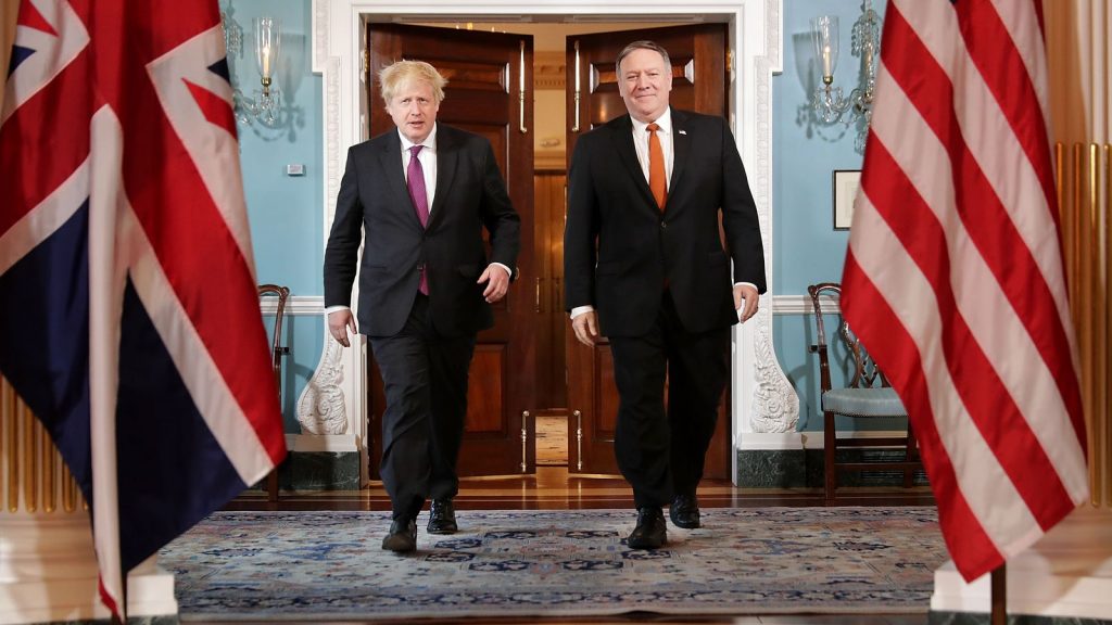British prime minister Boris Johnson (L) with US Secretary of State Mike Pompeo (R) (Photo: Chip Somodevilla/Getty Images)