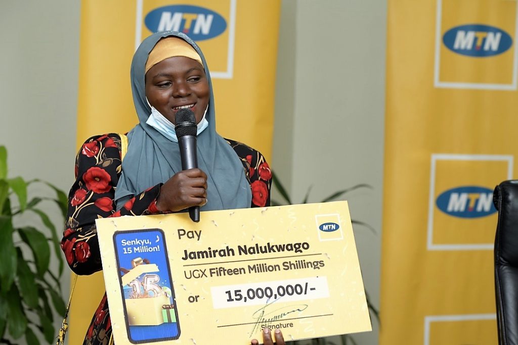 Jamila Nalukwago was overwhelmed after receiving UGX15 million from MTN Uganda CEO, Mr. Wim Vanhelleputte.