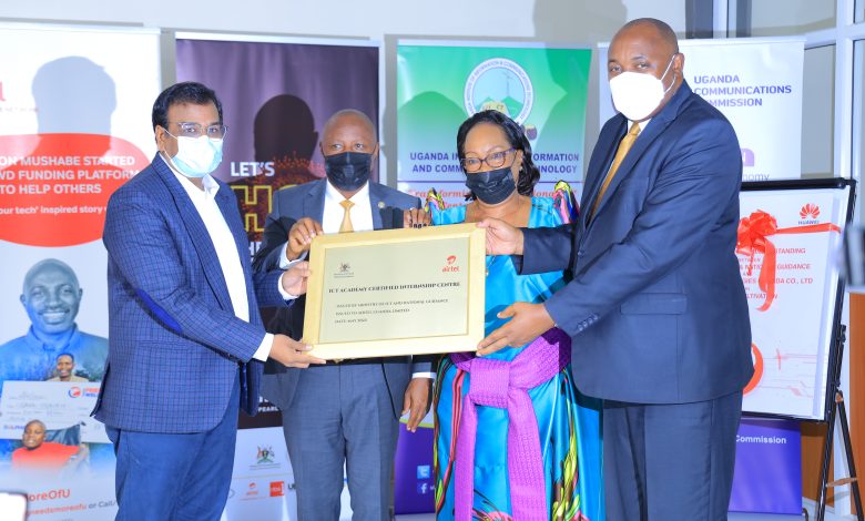 Minister of ICT and National Guidance, Dr. Hon. Chris Baryomunsi (extreme right) with Joyce Sebugwawo (2R), and Kabyanga Godfrey Baluku (2L) award Airtel Uganda with a plaque confirming the telco’s offer as an internship center for the students from the ICT Academy.
