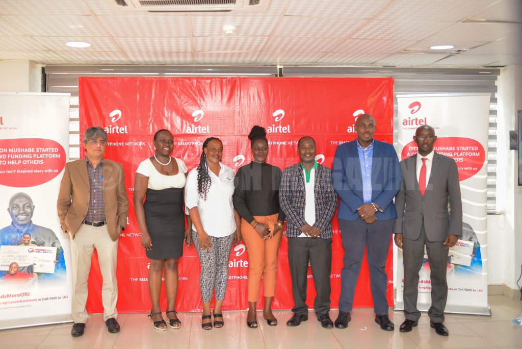 The winners of the UG Needs More of You campaign pose for a group photo with Airtel Uganda officials Amit Kapur (L); Chief Commercial Officer, Lyndah Nabayinda (2L); Customer Experience Director, Henry Njoroge (2R), and David Birung (R); Public Relations Manager. (PHOTO: PC Tech Magazine)