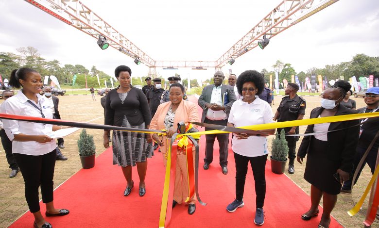 Prime Minister, Rt. Hon. Robinah Nabbanja cutting the ribbion to officially open the 2022 National Science Week.