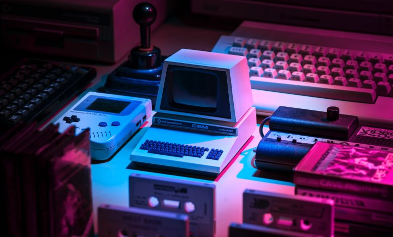 This is a glamour shot of a functional and cute Commodore PET Mini replica, probably one of the cutest retro-computers ever! (PHOTO: Lorenzo Herrera/Unsplash)