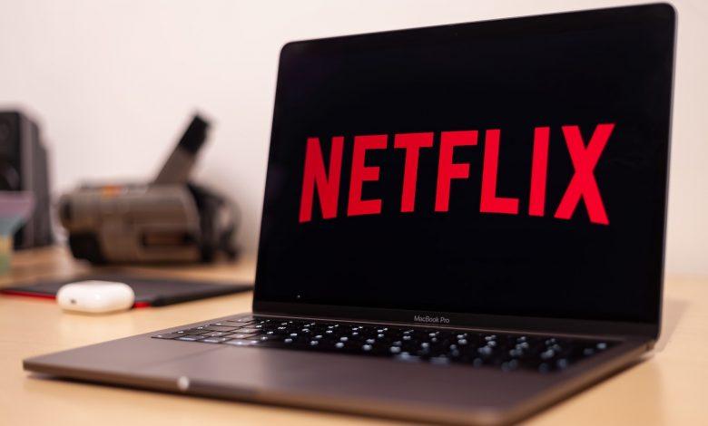 Netflix keeps uploading new content on the platform to keep its viewers entertained. PHOTO: Luca Sammarco/PEXELS
