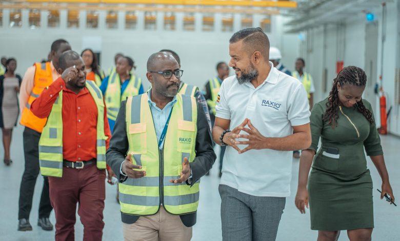 Raxio Data Centre’s VP Tech and Operations, Abdul-Rahman Ahmed leads UIA members on a guided tour around the facility. (Photo Credit: Raxio Data Centre)