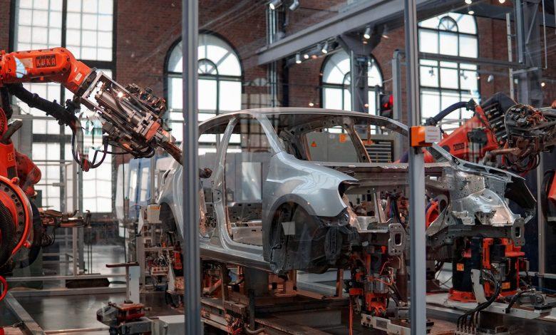 Artificial Intelligence | Robots assembling a car. PHOTO: Lenny Kuhne/Unsplash