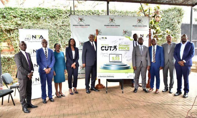 Reprenstatives from the Ministry of ICT and NITA-U pose for a group photo after announcing the reduction on the price of internet for government MDAs.