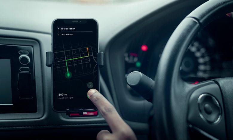 Pictured a GPS navigation system on a phone in a self driving car. PHOTO: rawpixel.com / Freepik