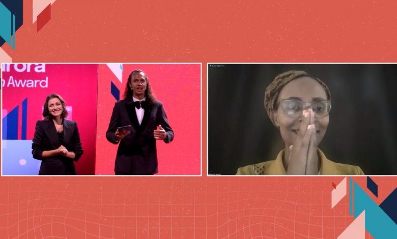 Elizabeth Mwangi (extreme right) from Kenya wins the first prize at the 2023 Aurora Tech Awards. SCREENSHOT / PC Tech Magazine