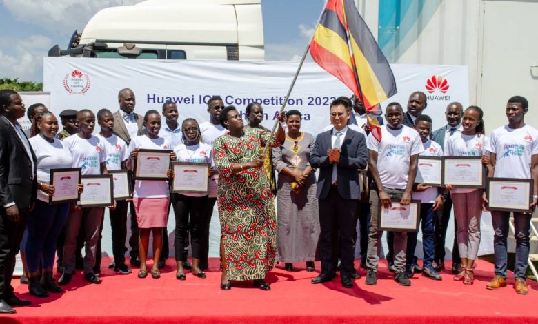 H.E. Jessica Alupo, the Vice President of Uganda (with Ugandan flag) flagsoffs and launches the Huawei ICT Competitions 2023/24 in Uganda.