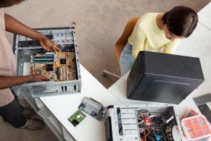 IT support teams are pretty invaluable. Without them, companies would have a tough time staying operational. PHOTO: Freepik