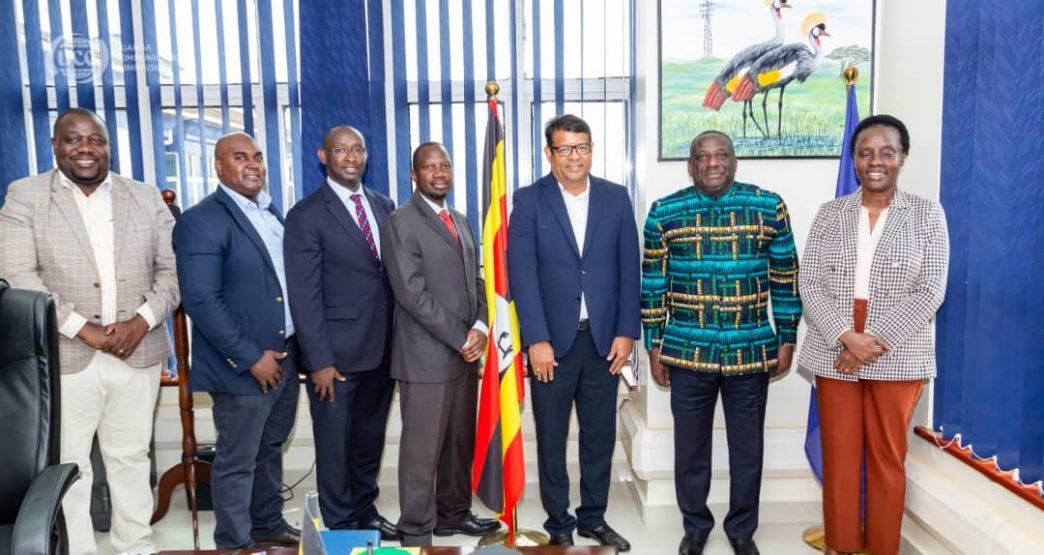 Airtel Uganda’s Managing Director, Mr. Soumendra Sahu(3rd R), Uganda Communications Commission (UCC) Executive Director, Hon. Goerge William Nyombi Tembo(2nd R), Public Relations Manager Airtel Uganda, David Birungi(3rd L) posing for a photo at a courtesy visit by Airtel Uganda MD to UCC ED where Mr. Soumendra Sahu committed to the growth of Internet Access in Uganda. Courtesy Photo: UCC/Airtel