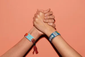 RFID Wristbands vs QR Code Wristbands Which Is Better for Events
