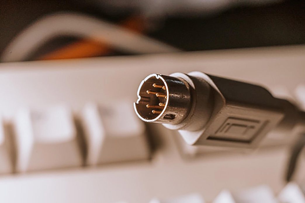 RF connector and cable used in high-frequency communication equipment