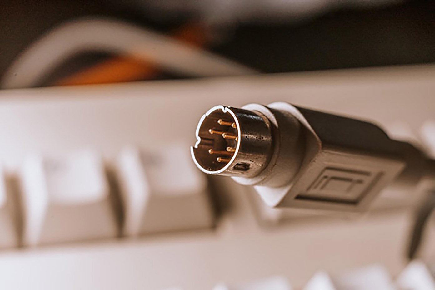 RF connector and cable used in high-frequency communication equipment